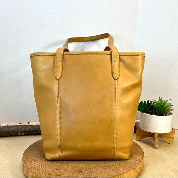 Vintage Coach 9077 Leather Tote – Camel / British Tan - Picture 4 of 16